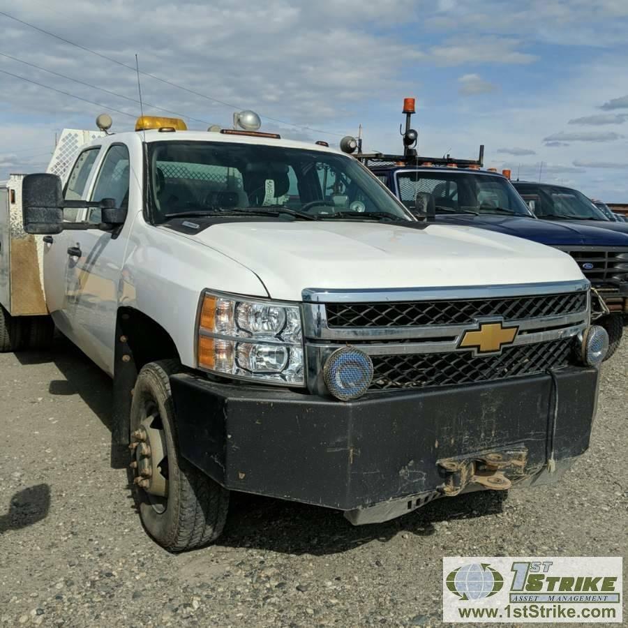 2012 CHEVROLET SILVERADO 3500HD, 6.6L DURAMAX DIESEL, 4X4, CREW CAB, SERVICE BED, V MAC