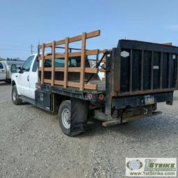 2001 FORD F-350 SUPERDUTY XLT, 6.8L V10 TRITON GAS, 4X4, EXTENDED CAB, FLAT BED, LIFT GATE