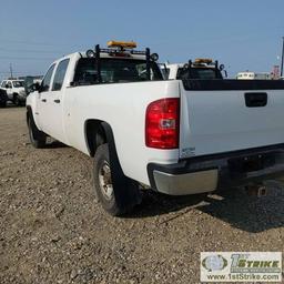 2009 CHEVROLET SILVERADO 2500HD LS, 6.6L DURAMAX, 4X4, CREW CAB, LONG BED. WEBASTO HEAT