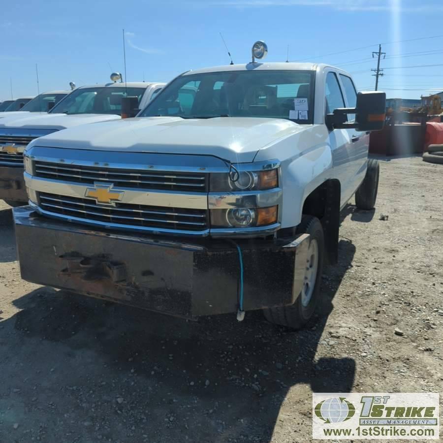 2015 CHEVROLET SILVERADO 2500HD, 6.0L VORTEC, 4X4, CREW CAB, CAB AND CHASSIS ONLY. WEBASTO HEAT