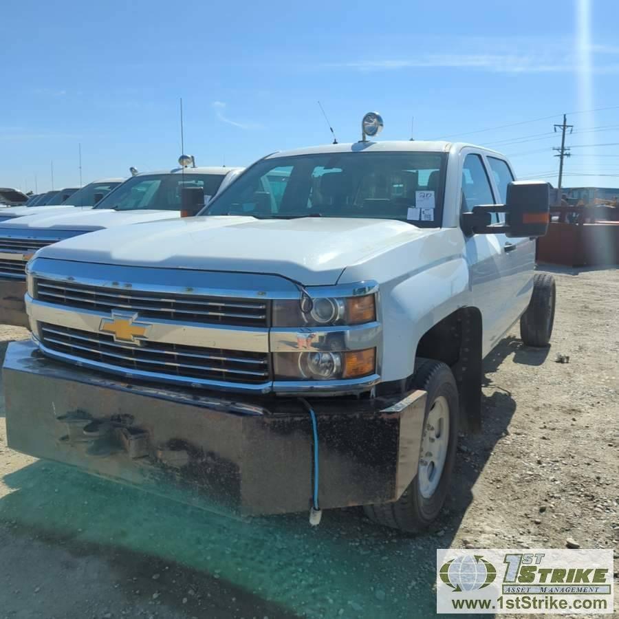 2015 CHEVROLET SILVERADO 2500HD, 6.0L VORTEC, 4X4, CREW CAB, CAB AND CHASSIS ONLY. WEBASTO HEAT