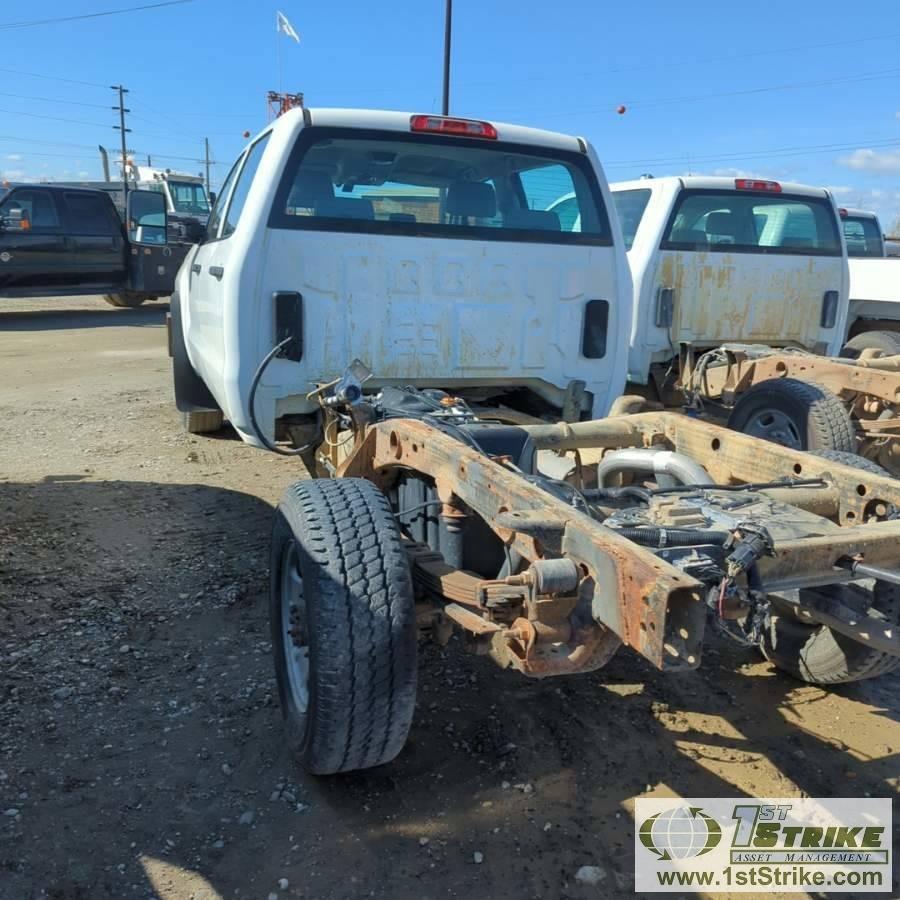 2015 CHEVROLET SILVERADO 2500HD, 6.0L VORTEC, 4X4, CREW CAB, CAB AND CHASSIS ONLY. WEBASTO HEAT