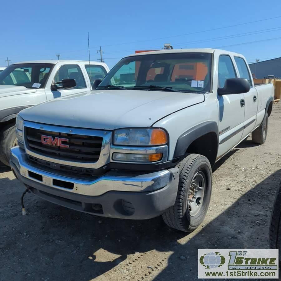 2006 GMC SIERRA 2500HD, 6.6L DURAMAX, 4X4, CREW CAB, LONG BED