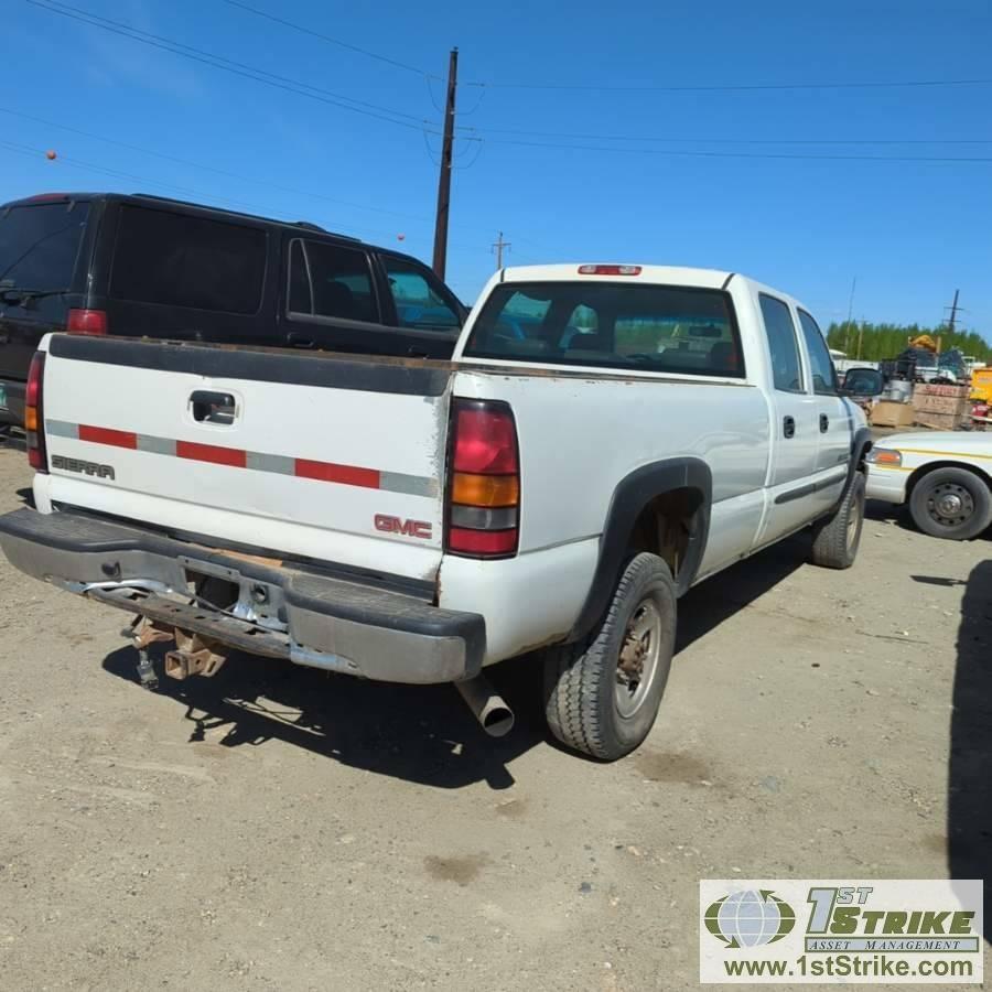 2006 GMC SIERRA 2500HD, 6.6L DURAMAX, 4X4, CREW CAB, LONG BED