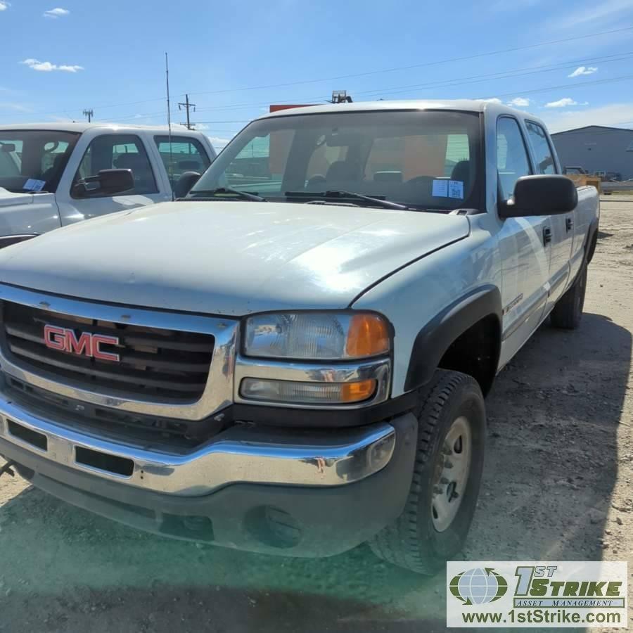 2006 GMC SIERRA 2500HD, 6.6L DURAMAX, 4X4, CREW CAB, LONG BED