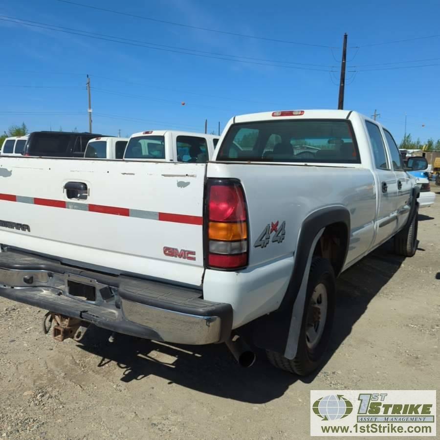 2006 GMC SIERRA 2500HD, 6.6L DURAMAX, 4X4, CREW CAB, LONG BED