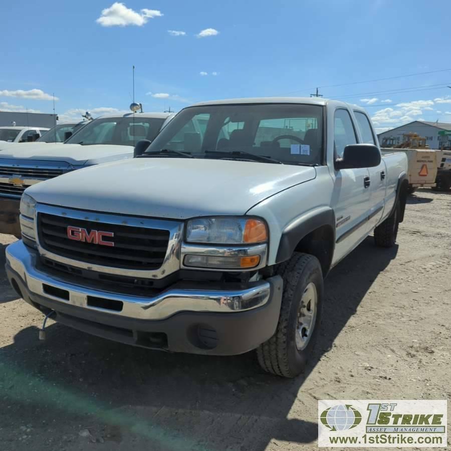 2006 GMC SIERRA 2500HD, 6.6L DURAMAX, 4X4, CREW CAB, LONG BED