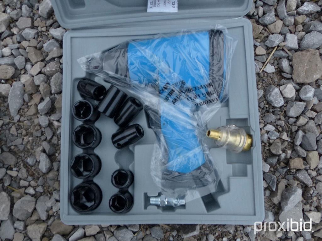 NEW 1/2IN. DRIVE AIR IMPACT WRENCH KIT NEW SUPPORT EQUIPMENT