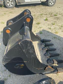 NEW STRICKLAND 36IN. DIGGING BUCKET EXCAVATOR BUCKET 50MM PIN TO FIT CAT 308, KOMATSU PC78/88, JOHN