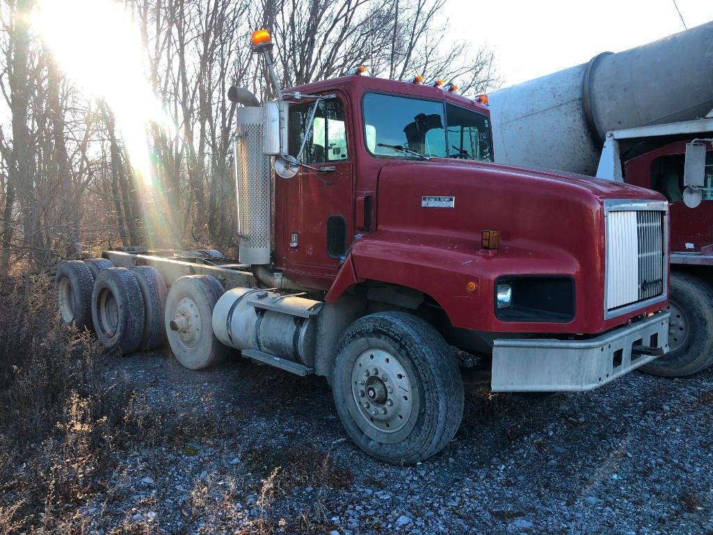 1997 INTERNATIONAL PAYSTAR 5000 CAB & CHASSIS VN:33574 powered by Cummins N14 diesel engine, equippe