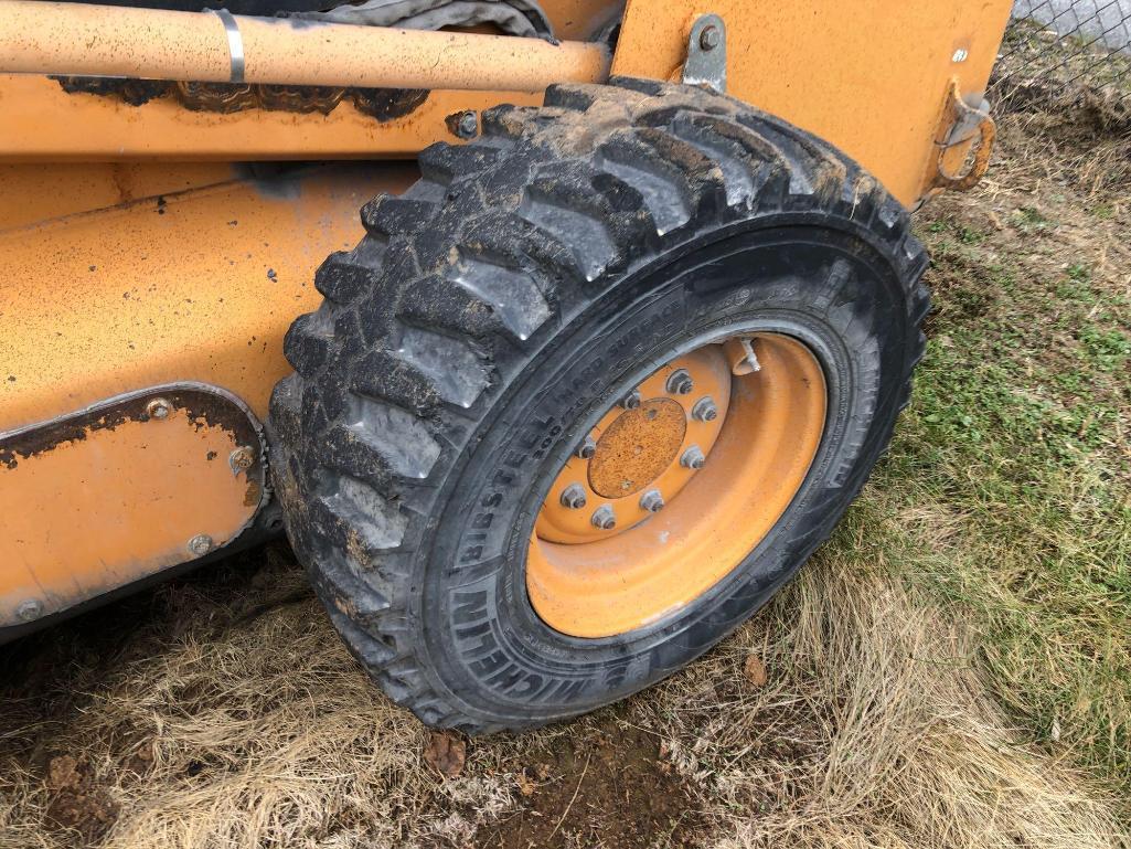 2004 CASE 95XT SKID STEER powered by 4T-390 diesel engine, equipped with rollcage, high flow auxilia