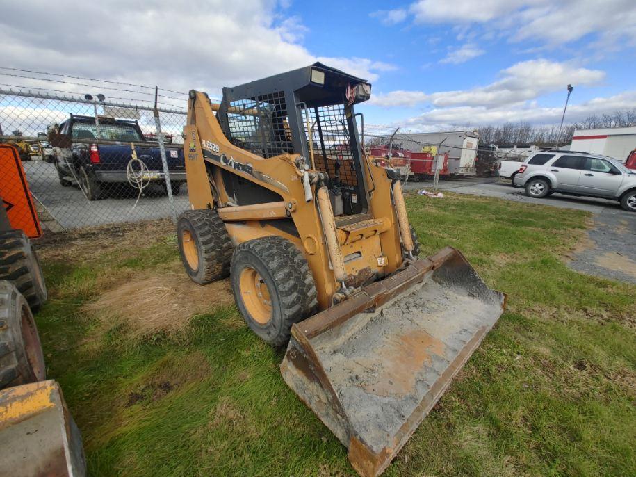 2004 CASE 95XT SKID STEER powered by 4T-390 diesel engine, equipped with rollcage, high flow auxilia