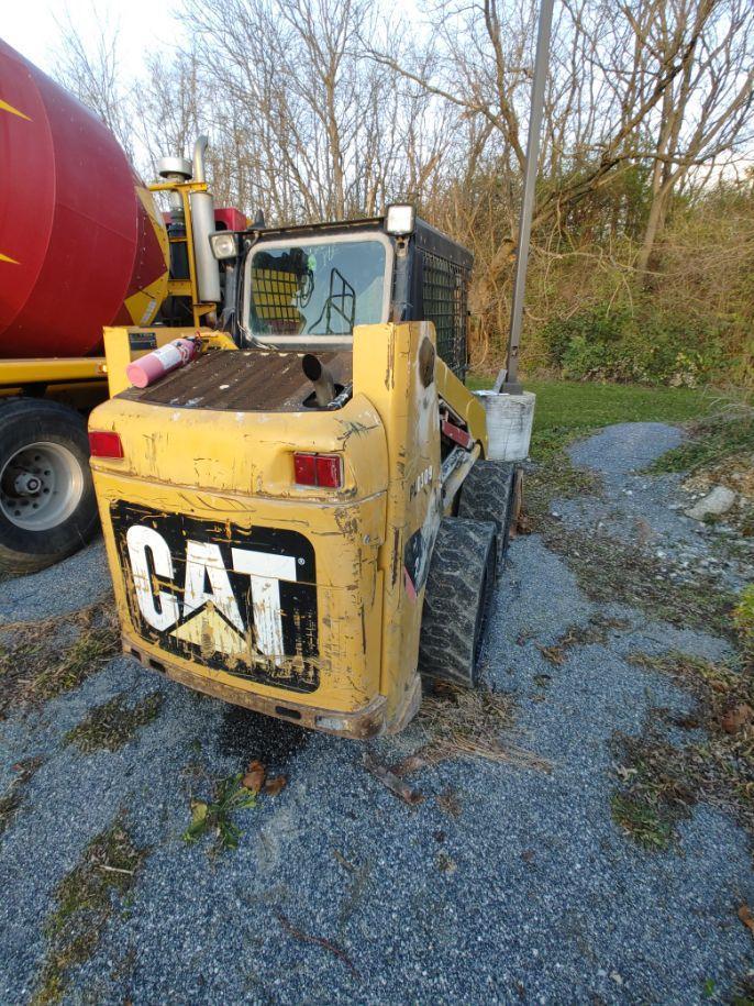 2007 CAT 226B2 SKID STEER powered by Cat 3024C diesel engine, equipped with EROPS, 2-speed,auxiliary