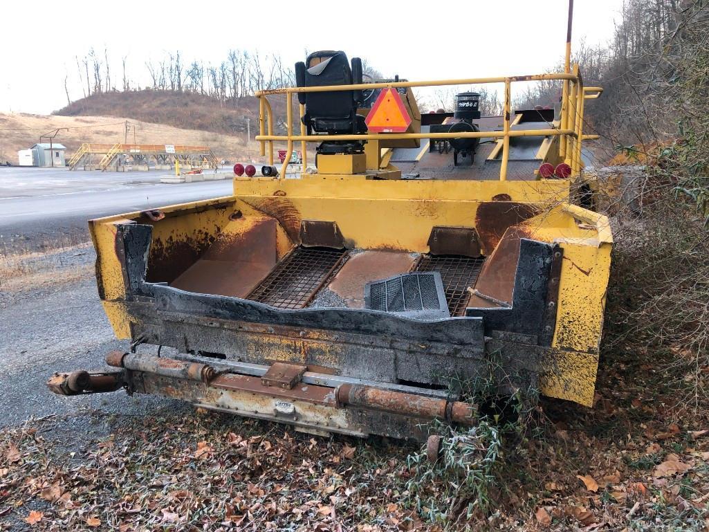 2004 ETNYRE QUAD ASPHALT CHIP SPREADER SN:K6018 4x4, powered by Cummins diesel engine, equipped with