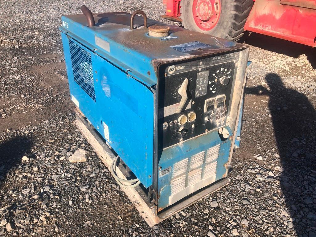 MILLER BIG BLUE 2510 WELDER SN:KK136946 powered by Deutz diesel engine, 3,460 hours. Located: 855 Bi