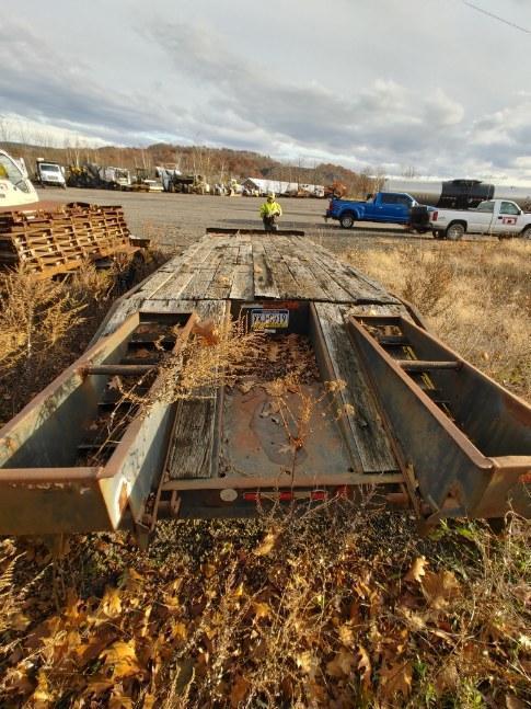 1985...TRAILKING TK20-2400 TAGALONG TRAILER VN:105101 equipped with 96in. x 19ft. deck, 5ft. beavert