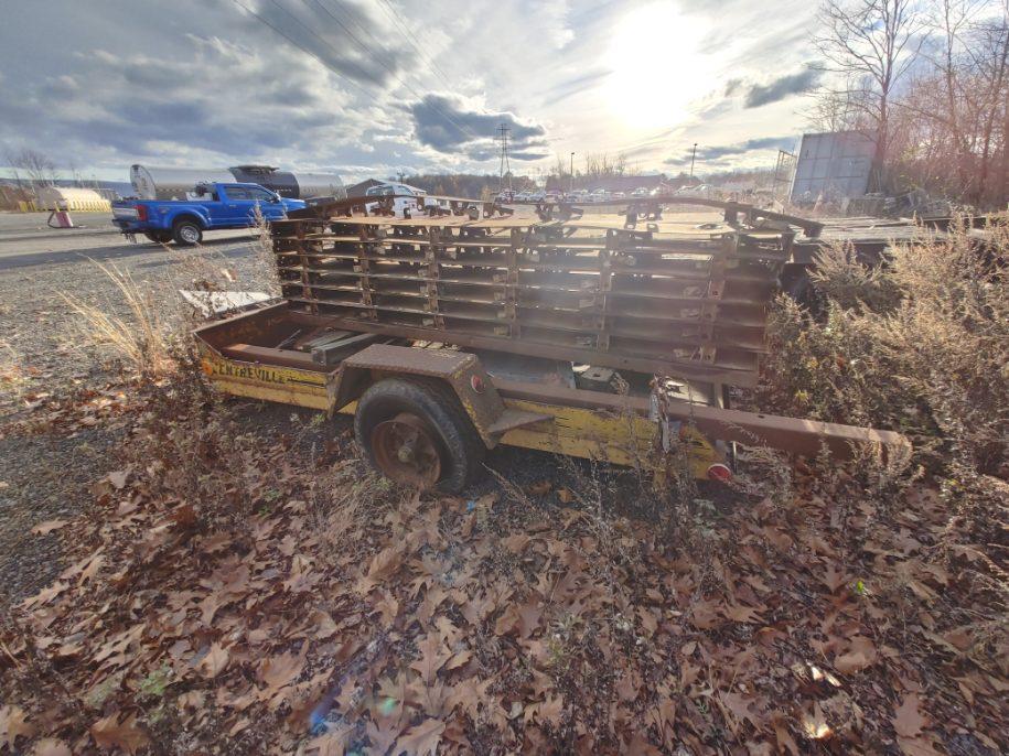 CENTERVILLE UTILITY TRAILER VN:N/A equipped with 10ft. x 6.5ft. deck, single axle. Left flat tire. L
