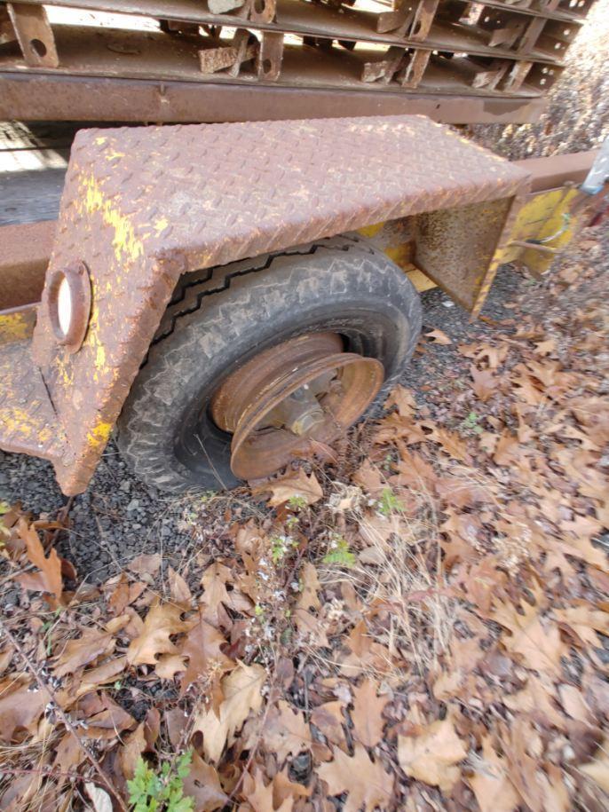 CENTERVILLE UTILITY TRAILER VN:N/A equipped with 10ft. x 6.5ft. deck, single axle. Left flat tire. L