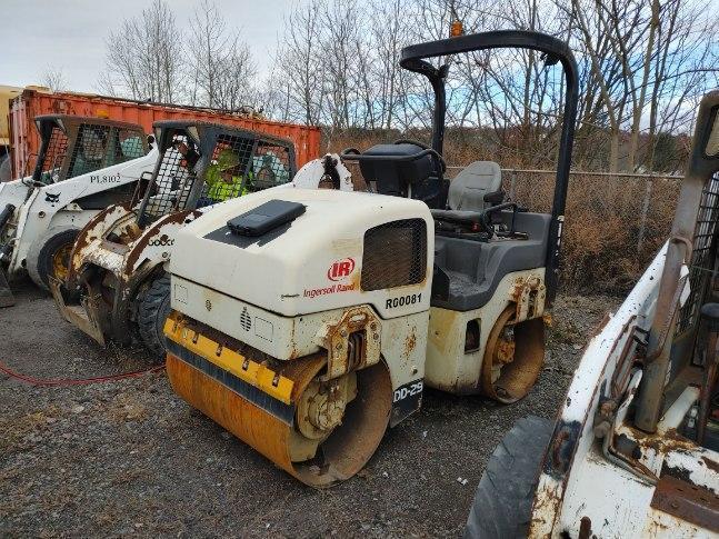 2004 INGERSOLL RAND DD29 ASPHALT ROLLER SN:94814 powered by Kubota diesel engine, equipped with OROP