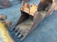 CASE 24IN. DIGGING BUCKET TRACTOR LOADER BACKHOE ATTACHMENT