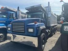 1993 MACK RD688 DUMP TRUCK VN:14921 powered by Mack diesel engine, equipped with dump body, air lift