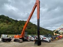 HITACHI LX220LC-3 LONG REACH HYDRAULIC EXCAVATOR SN:10703 powered by diesel engine, equipped with