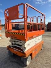 2016 SNORKEL S4726E SCISSOR LIFT SN:S4726E-04-000213 electric powered, equipped with 26ft. Platform