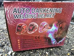 NEW AUTO DARKENING WELDING HELMET NEW SUPPORT EQUIPMENT