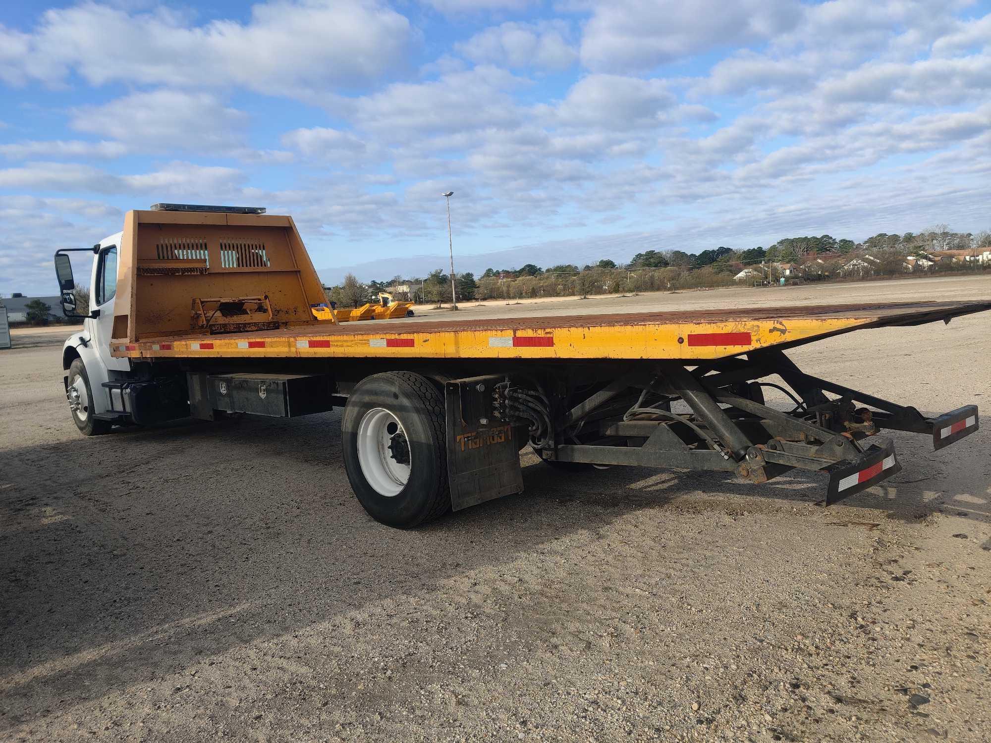 2015 FREIGHTLINER M2 106 ROLLBACK TRUCK VN:GL0636 powered by Cummins ISB 6.7 diesel engine, 200hp,