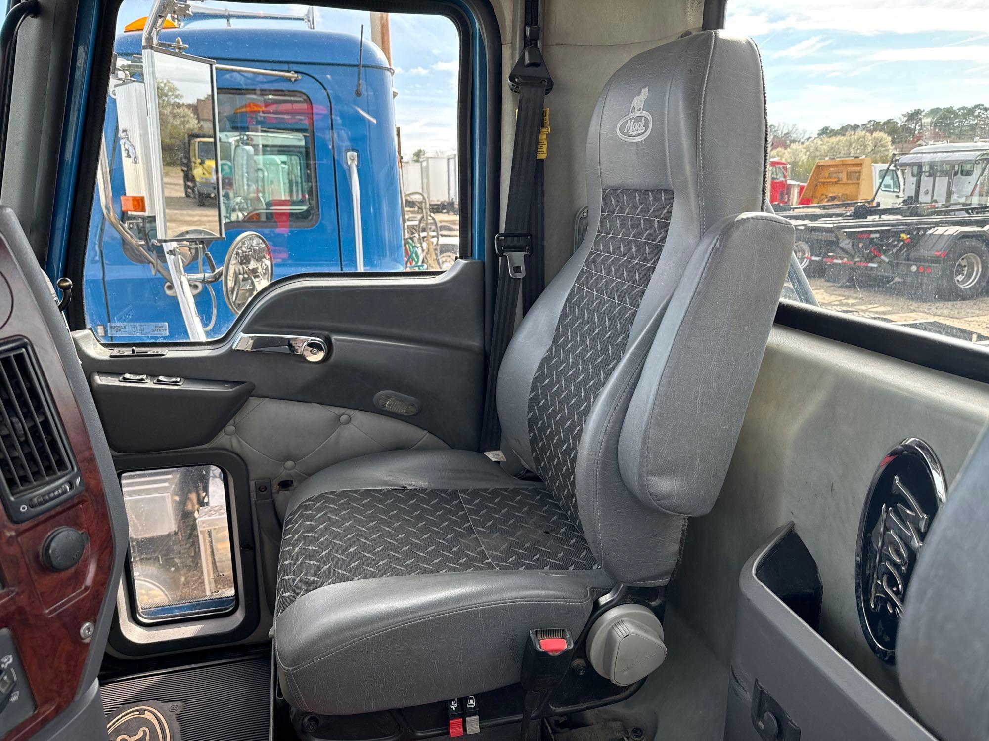 2017 MACK GU713 TRUCK TRACTOR VN:1M1AX07Y1HM035338 powered by Mack MP8 diesel engine, 500hp,