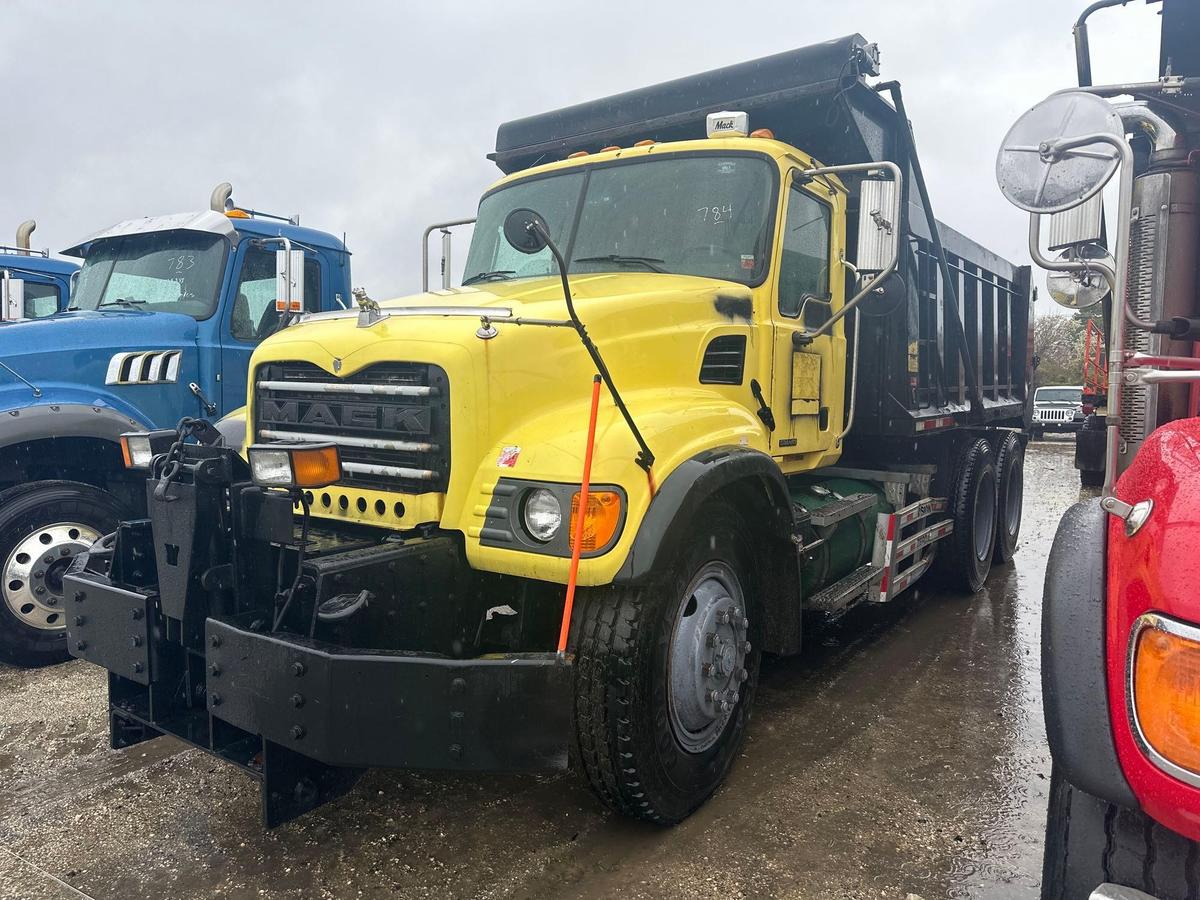 2003 MACK GRANITE DUMP TRUCK VN:M007221...powered by Mack diesel engine, 350hp, equipped with Alliso