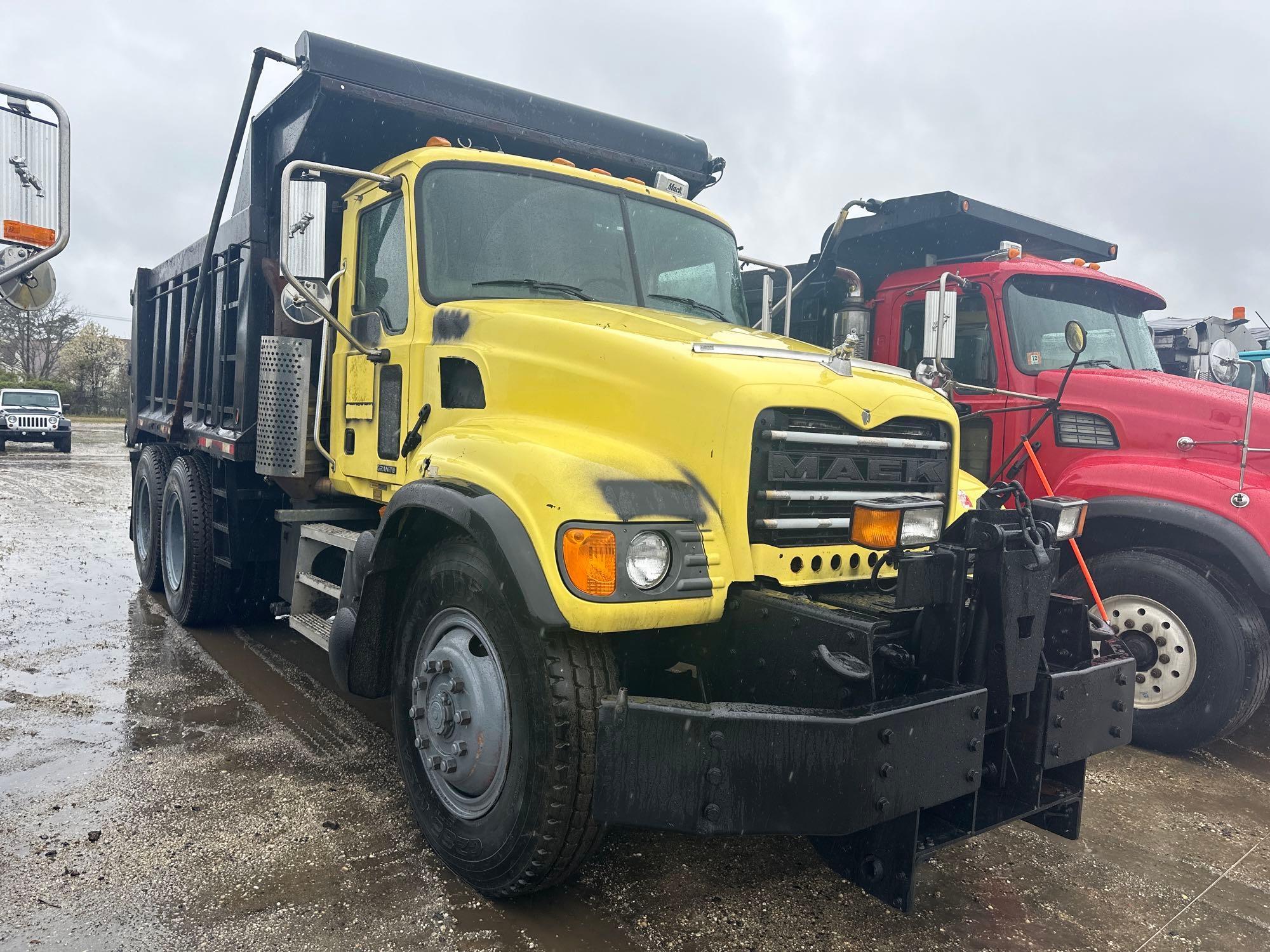 2003 MACK GRANITE DUMP TRUCK VN:M007221...powered by Mack diesel engine, 350hp, equipped with Alliso