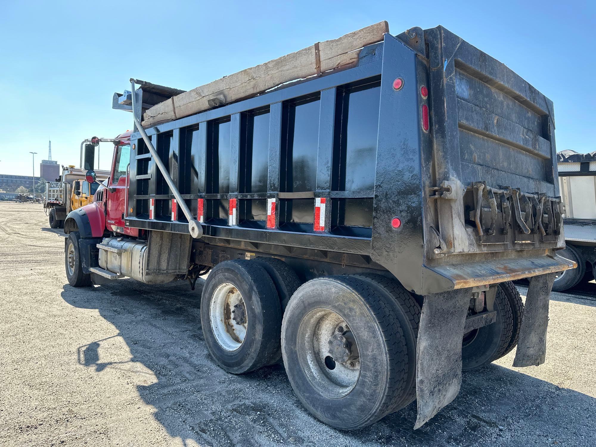 2012 MACK GU713 DUMP TRUCK VN:1M2AX07C2CM010828 powered by Mack MP8 diesel engine, equipped with 8LL