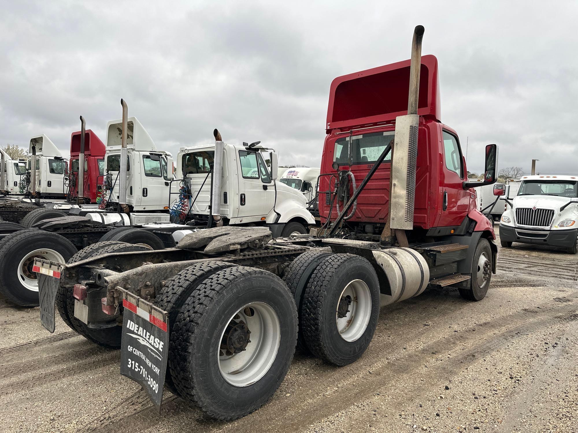 2017 INTERNATIONAL RH TRUCK TRACTOR VN:3HSDWTZR0JN794064 powered by Cummins X15 14.9L diesel engine,