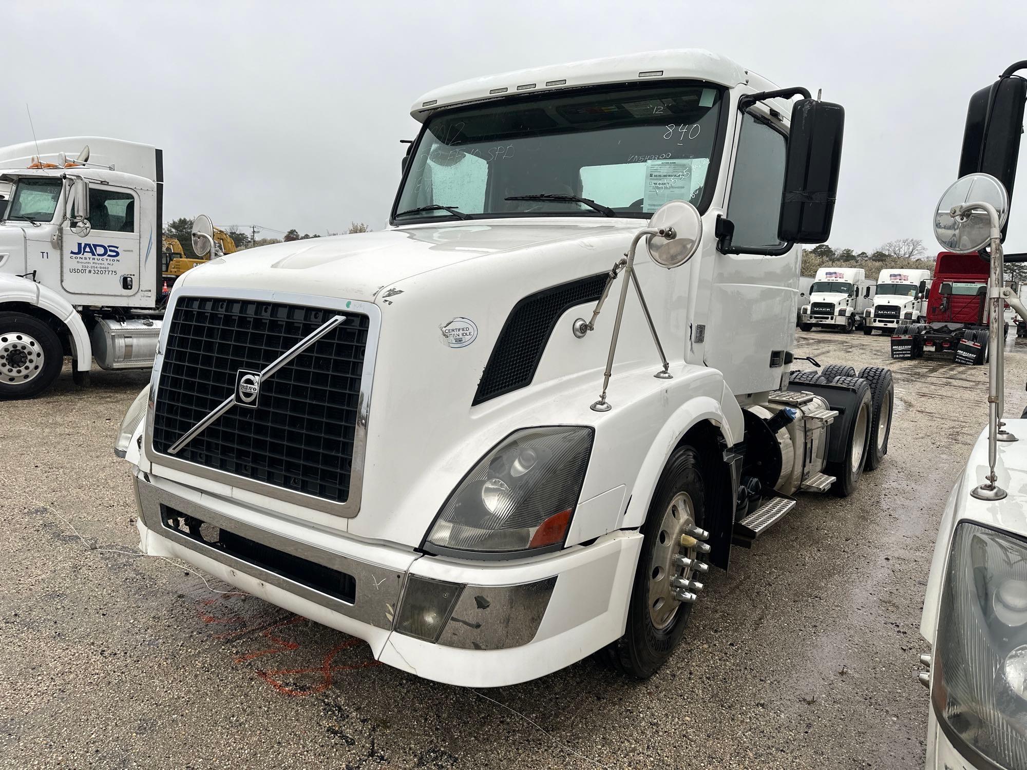 2012 VOLVO VNL TRUCK TRACTOR VN:549300 powered by Volvo D13 diesel engine, equipped with Eaton