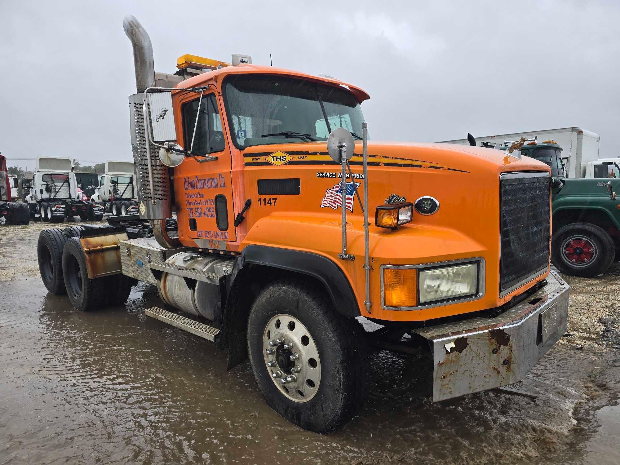 2003 MACK ELITE CL-713 TRUCK TRACTOR VN:1M2AD62Y93M012428 powered by Cat 12.0L L6 diesel engine,