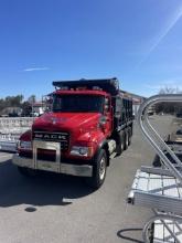 2003 MACK GRANITE DUMP TRUCK VN:M003685 powered by Mack diesel engine, equipped with power steering,