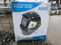 NEW AUTO DARKENING WELDING HELMET NEW SUPPORT EQUIPMENT