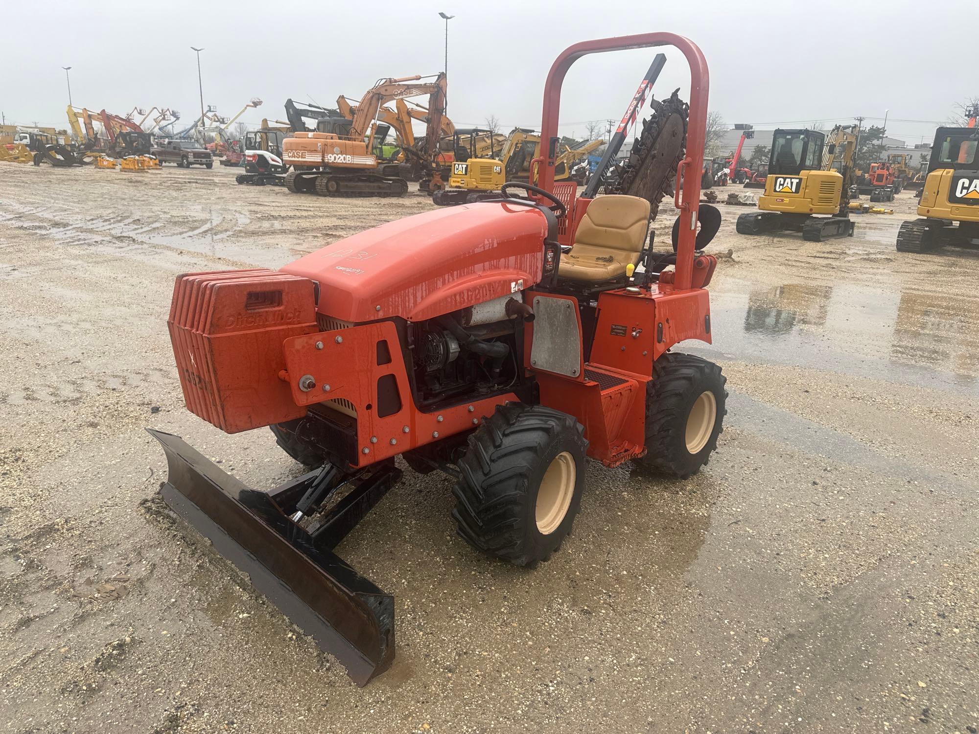 2014 DITCH WITCH RT-45 TRENCHER SN:CMWRT45XTE0002097 4x4, powered by diesel engine, equipped with