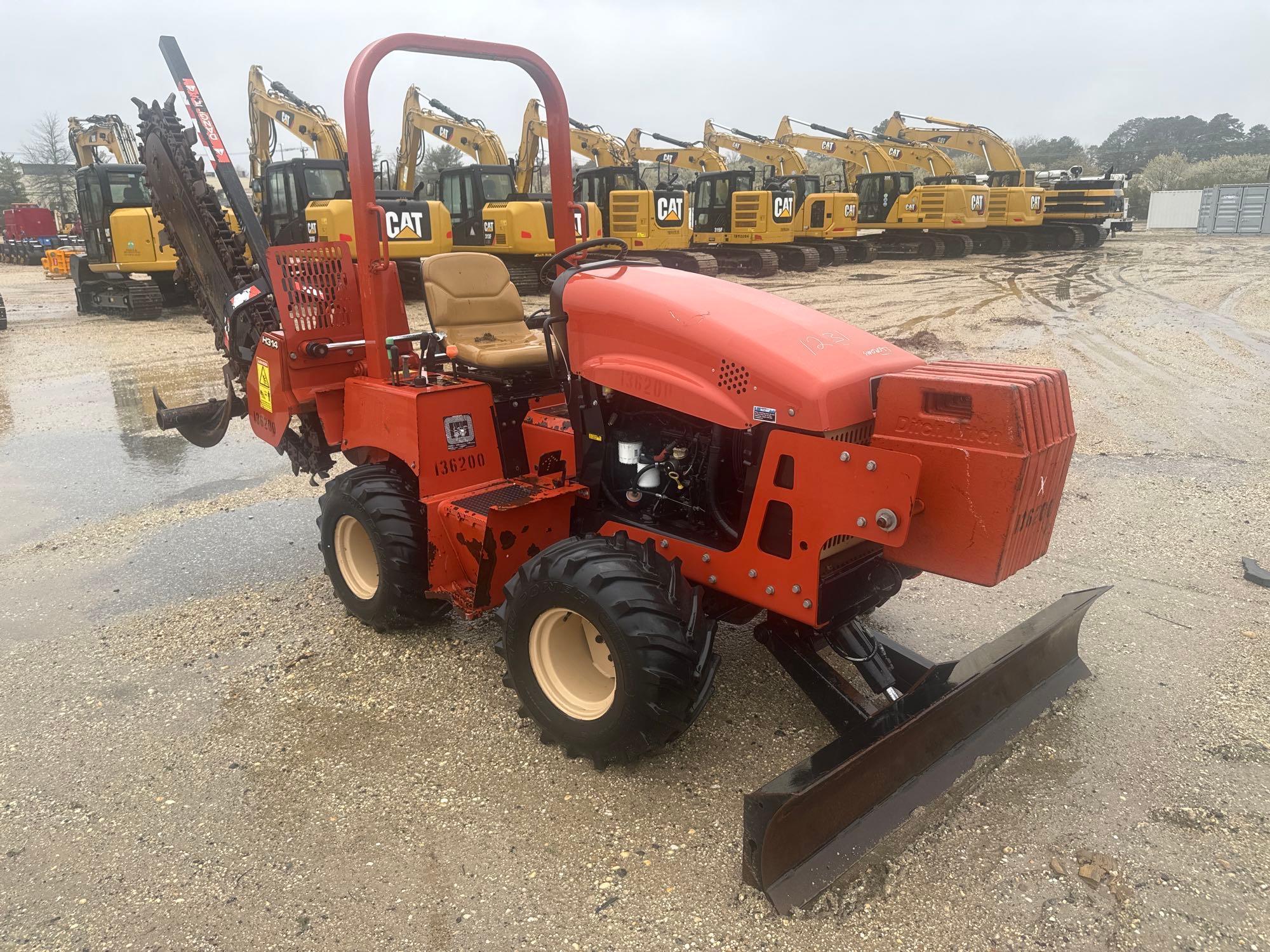 2014 DITCH WITCH RT-45 TRENCHER SN:CMWRT45XTE0002097 4x4, powered by diesel engine, equipped with