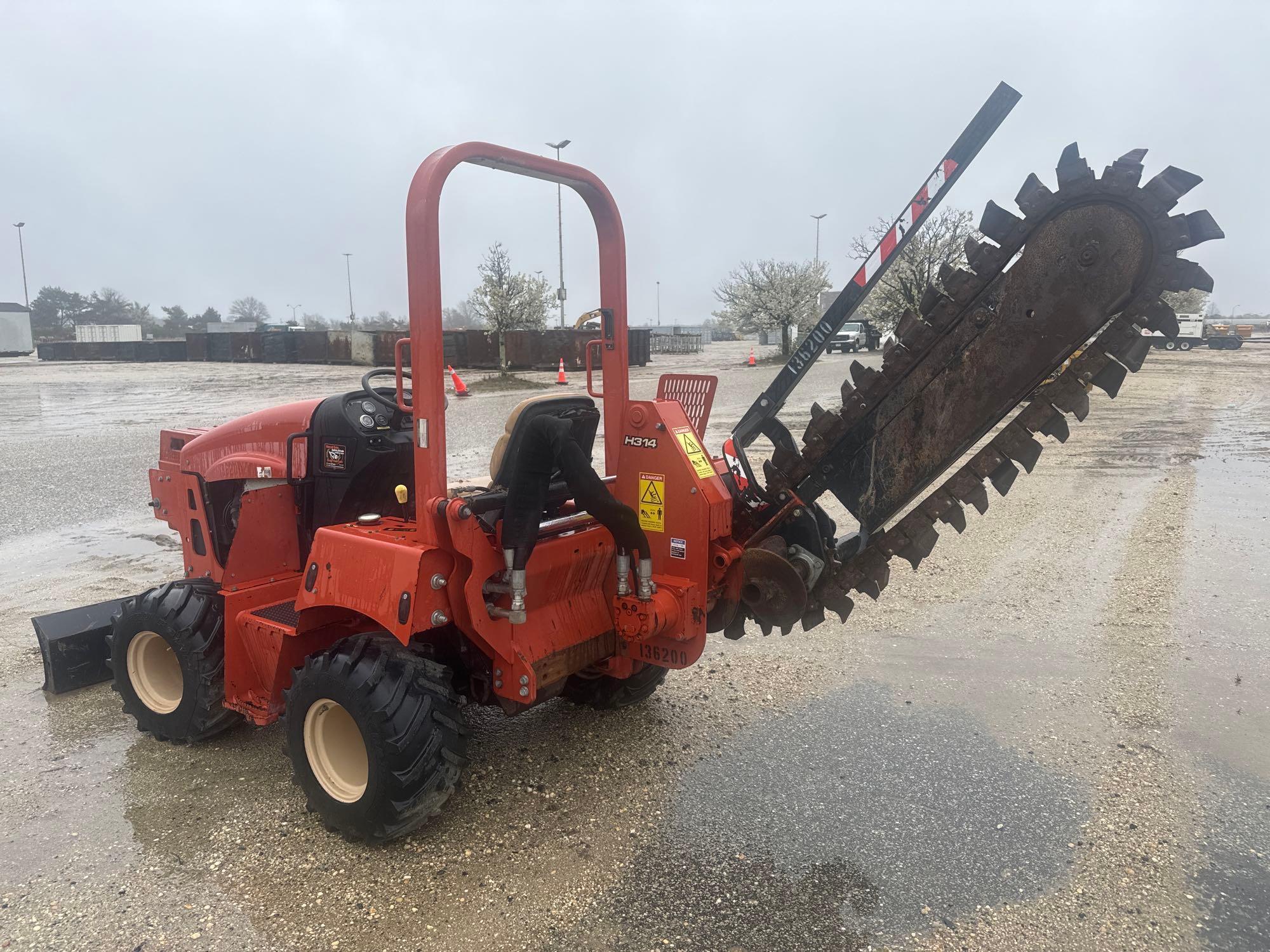 2014 DITCH WITCH RT-45 TRENCHER SN:CMWRT45XTE0002097 4x4, powered by diesel engine, equipped with