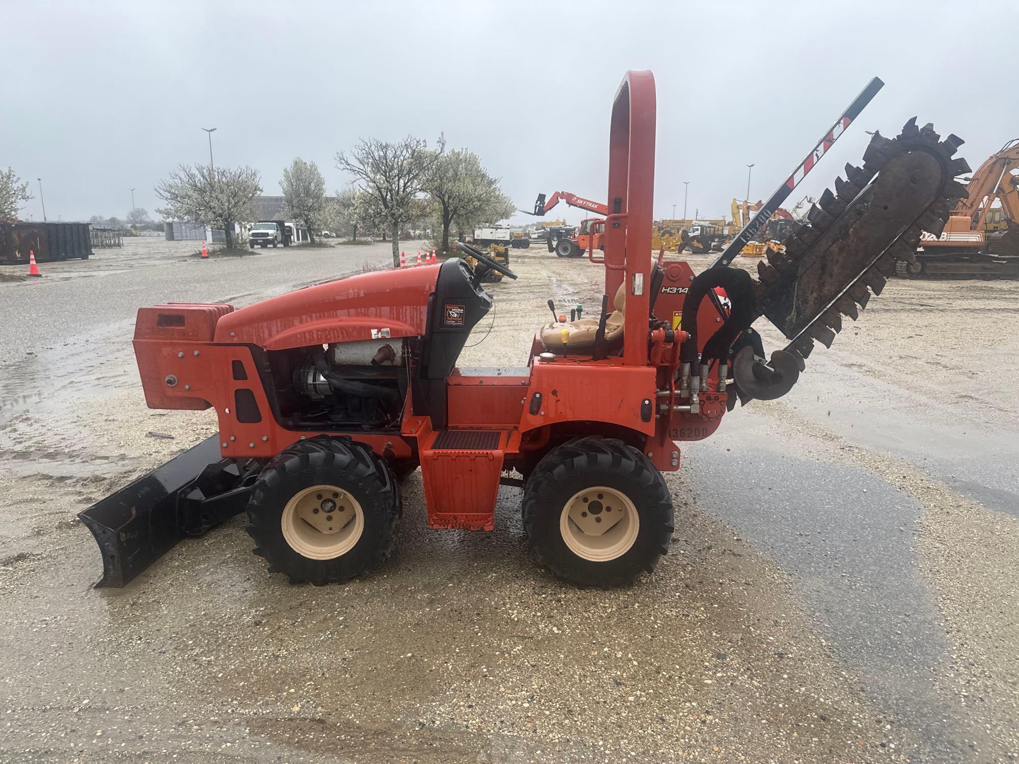 2014 DITCH WITCH RT-45 TRENCHER SN:CMWRT45XTE0002097 4x4, powered by diesel engine, equipped with