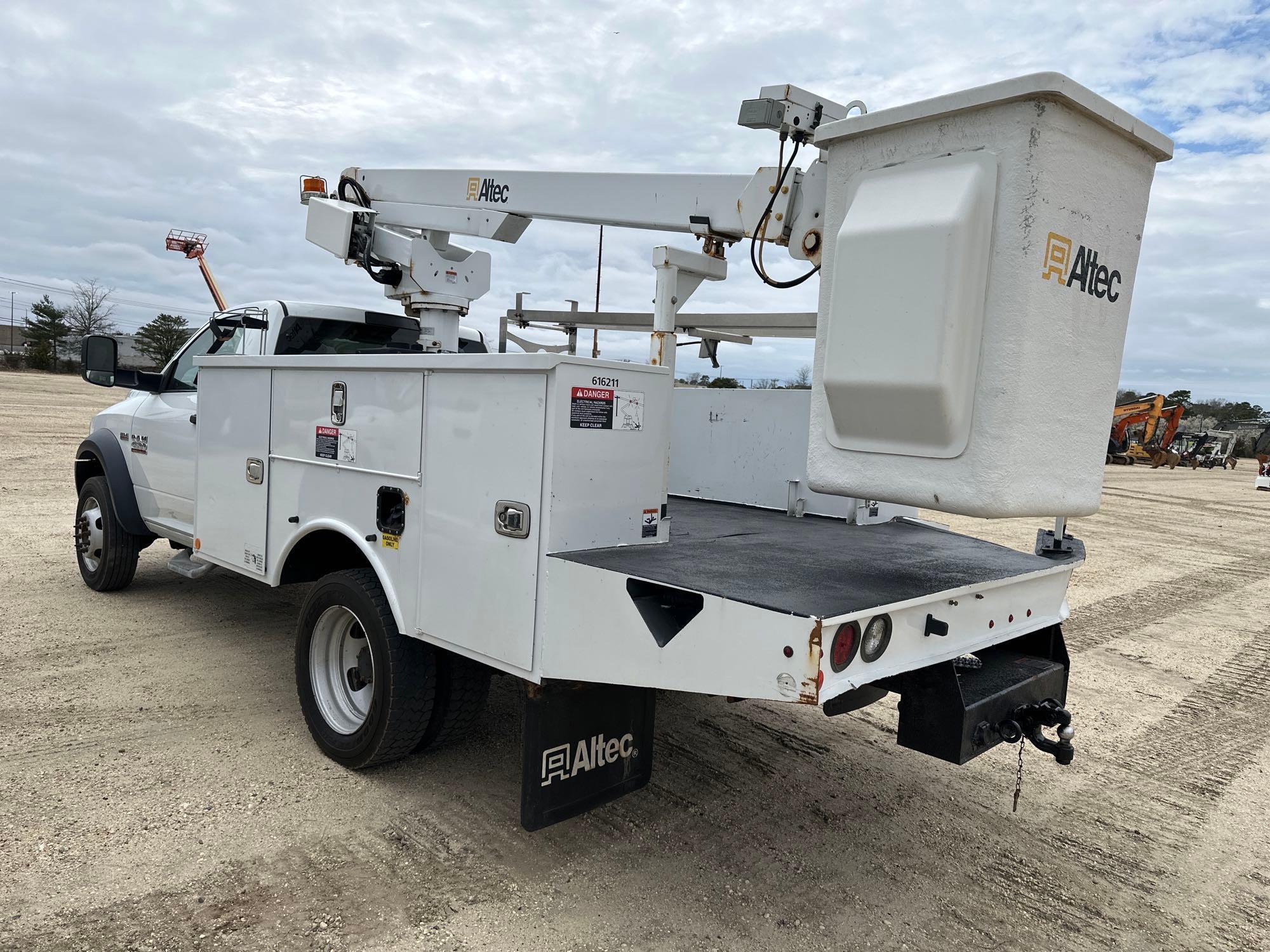 2016 DODGE 4500 BUCKET TRUCK VN:283422 powered by 6.4L Hemi gas engine, equipped with Allison