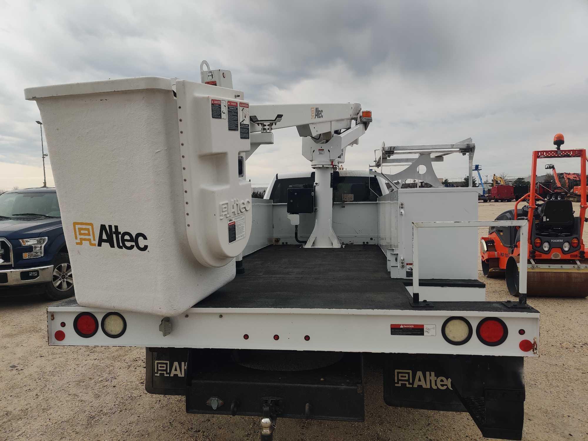 2016 DODGE 4500 BUCKET TRUCK VN:112003 powered by 6.4L Hemi gas engine, equipped with Allison