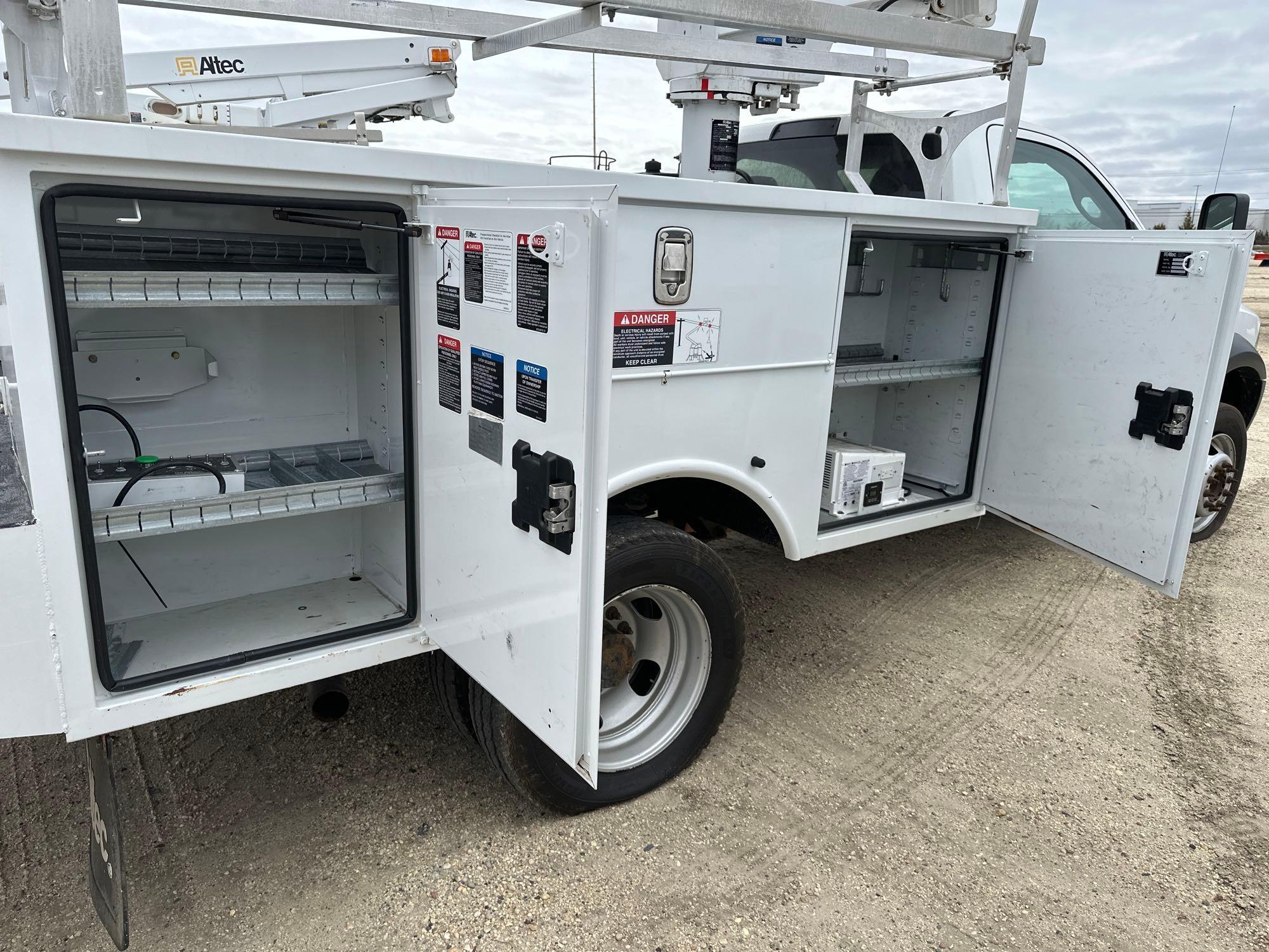 2016 DODGE 4500 BUCKET TRUCK VN:112003 powered by 6.4L Hemi gas engine, equipped with Allison