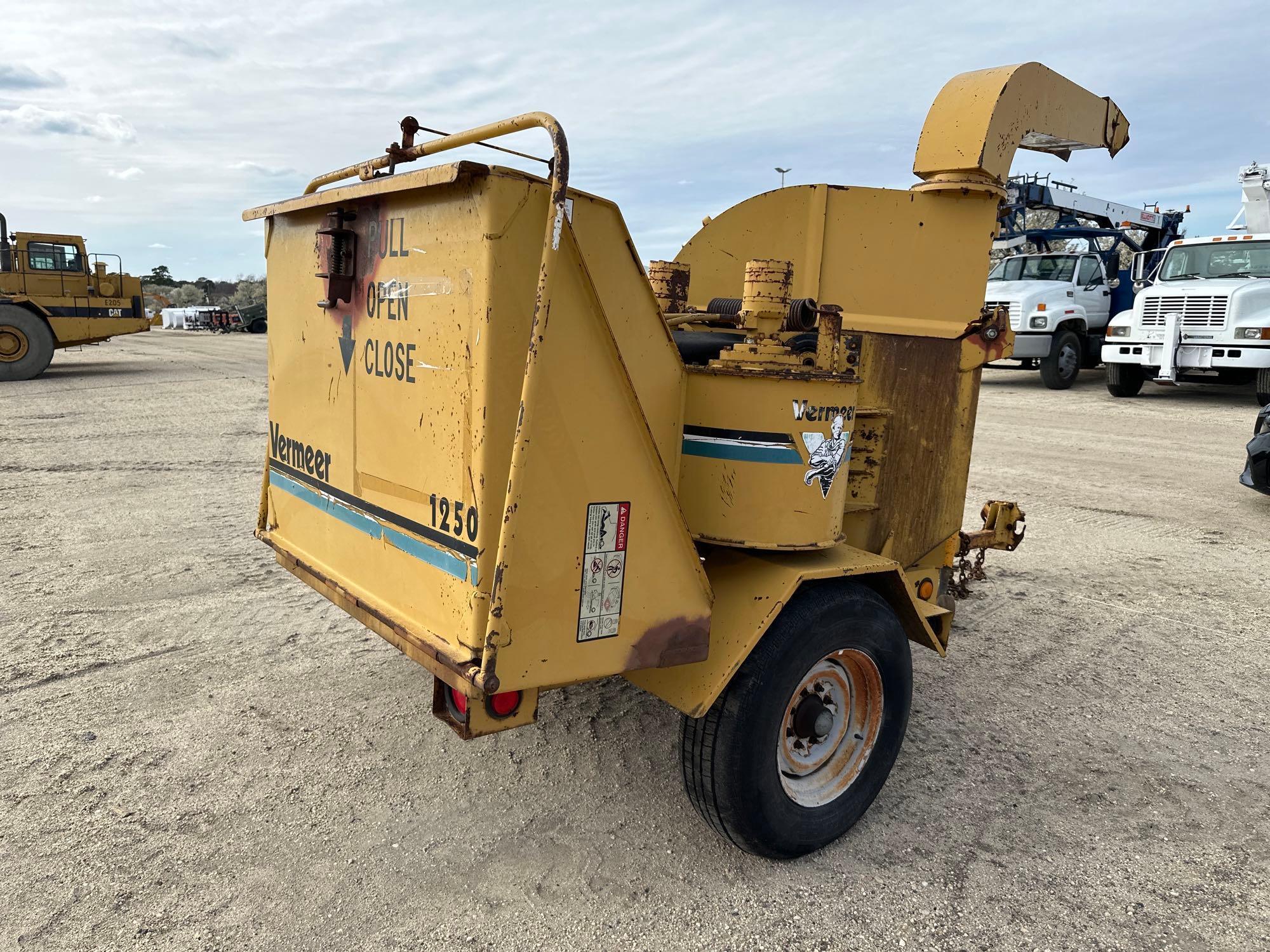 VERMEER BC1250 WOOD CHIPPER VN:1005137 powered by Perkins diesel engine, equipped with 12in.