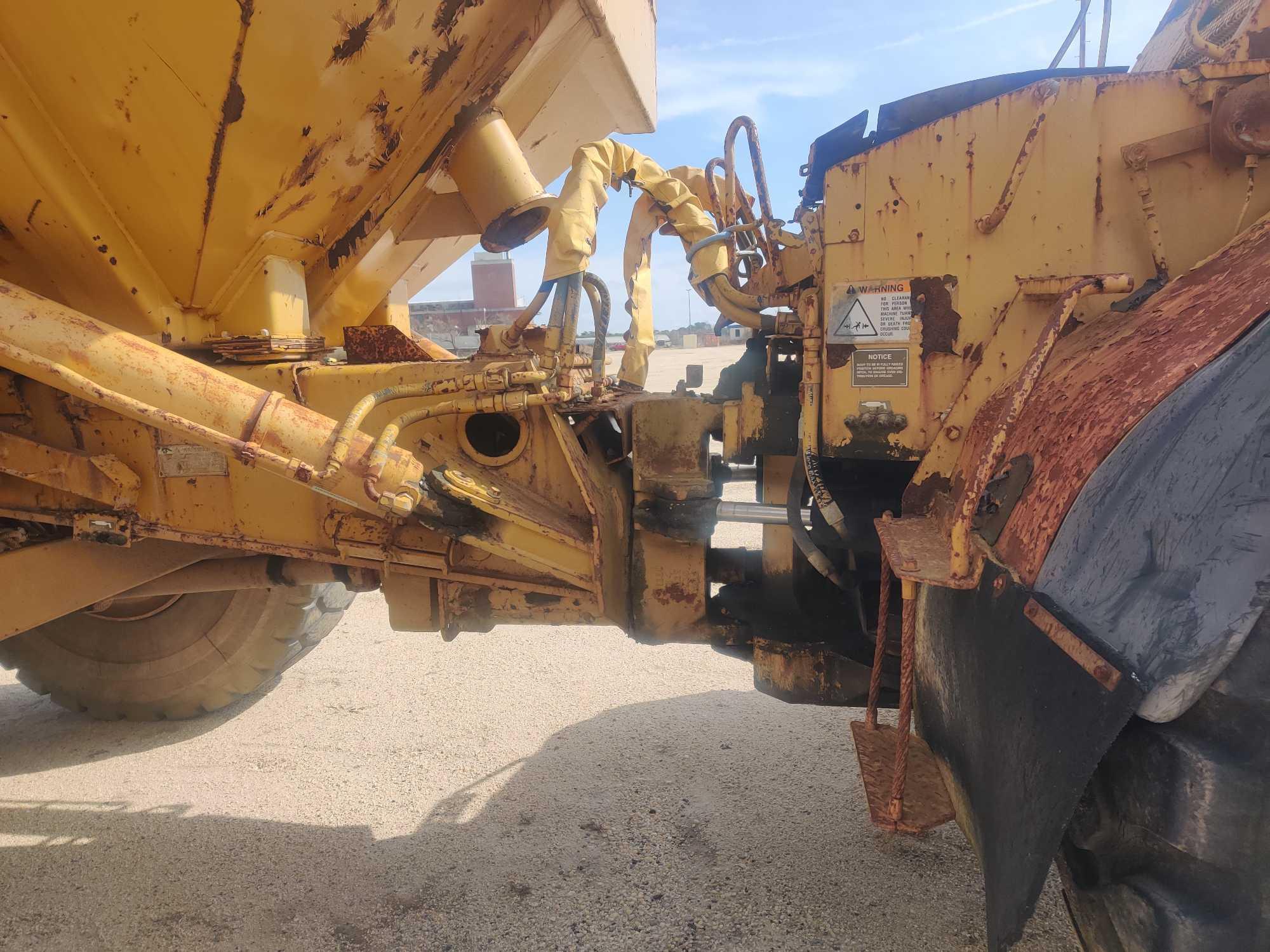 CAT D400D ARTICULATED HAUL TRUCK SN:8TF00531 6x6, powered by Cat diesel engine, equipped with Cab,