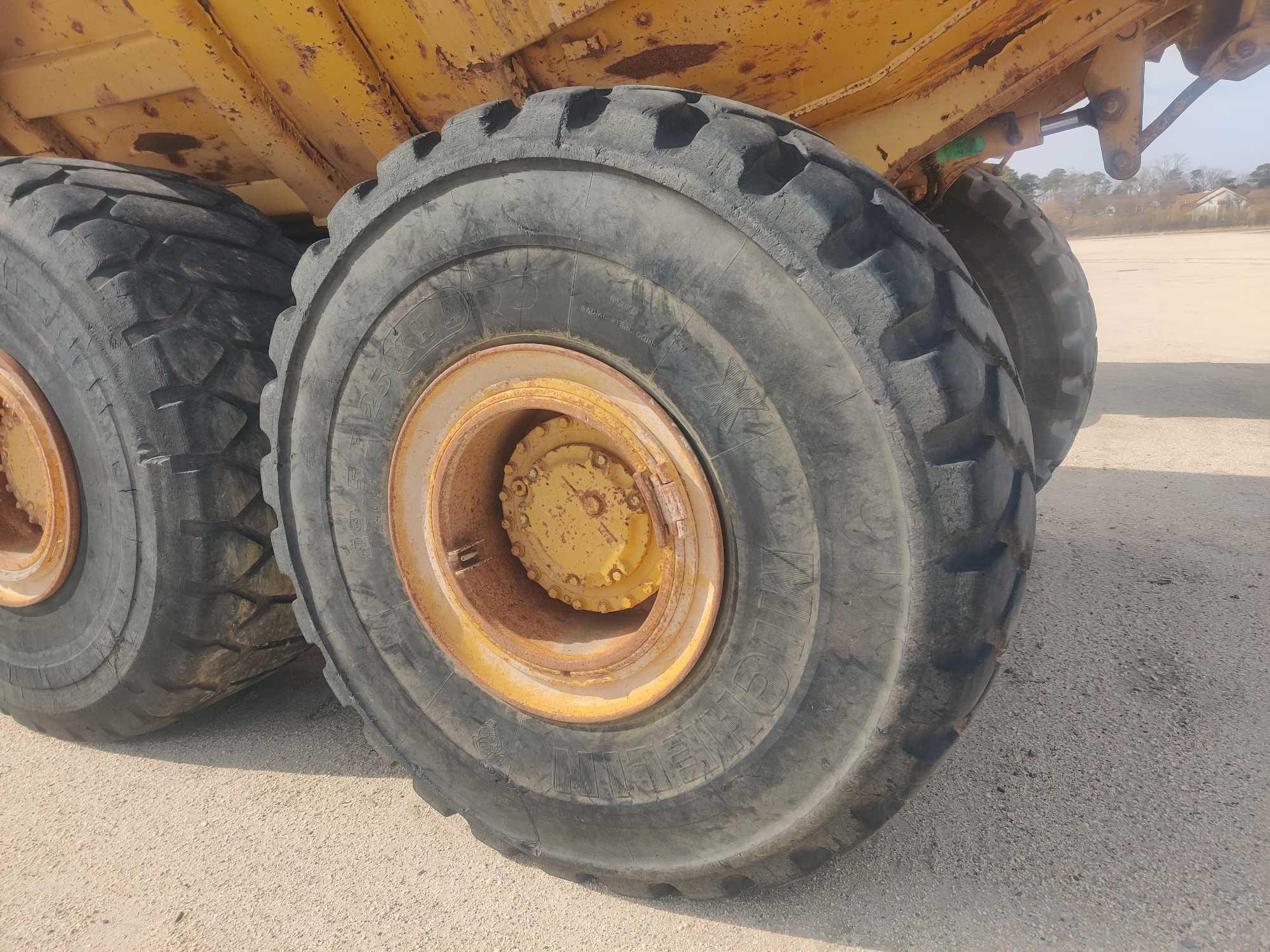 CAT D400D ARTICULATED HAUL TRUCK SN:8TF00531 6x6, powered by Cat diesel engine, equipped with Cab,