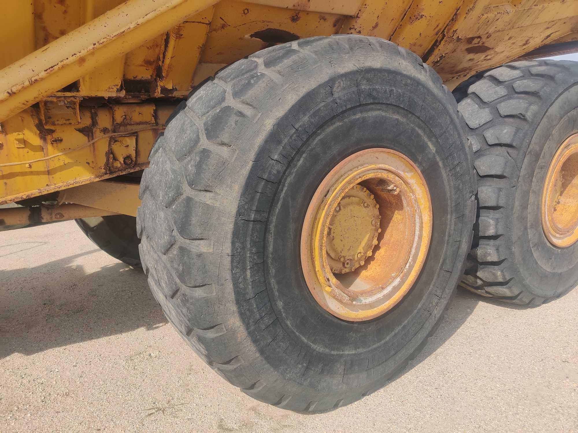 CAT D400D ARTICULATED HAUL TRUCK SN:8TF00531 6x6, powered by Cat diesel engine, equipped with Cab,