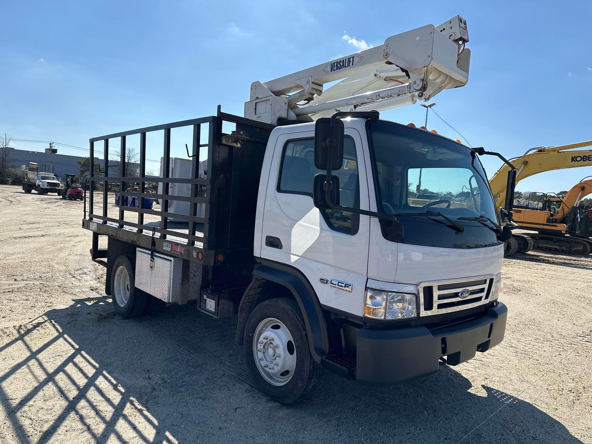 2006 FORD LCF BUCKET TRUCK VN:3FRML55Z16V413142 powered by 4.5L 6 cylinder diesel engine, equipped